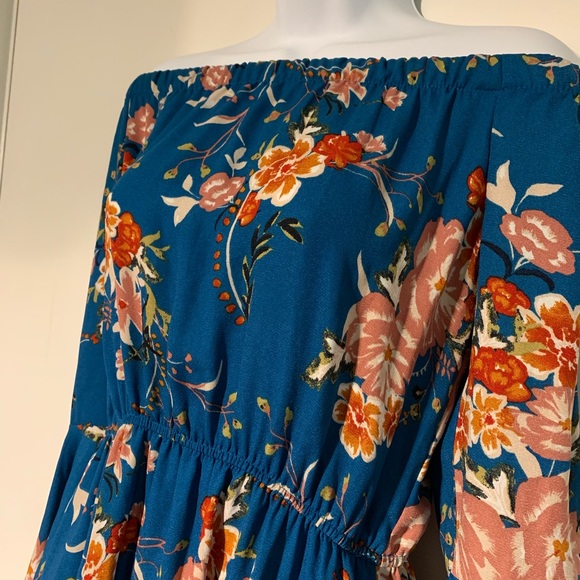 Off the shoulder Dress - Picture 5 of 7